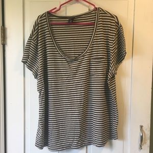 👛 20/22 Striped V-Neck Tee